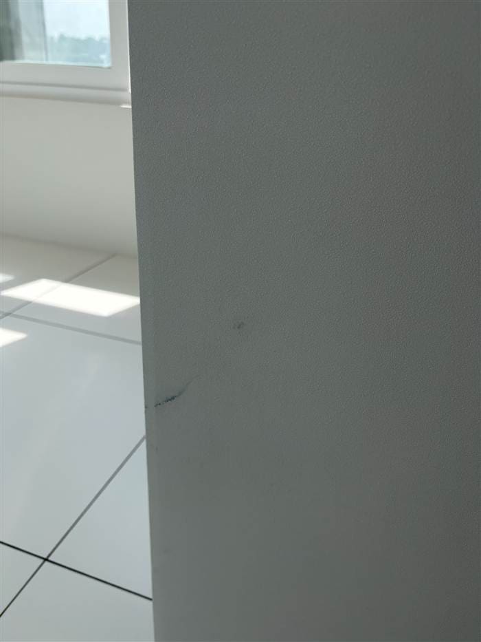 벽면 오염(스침 자국) 사례 사진